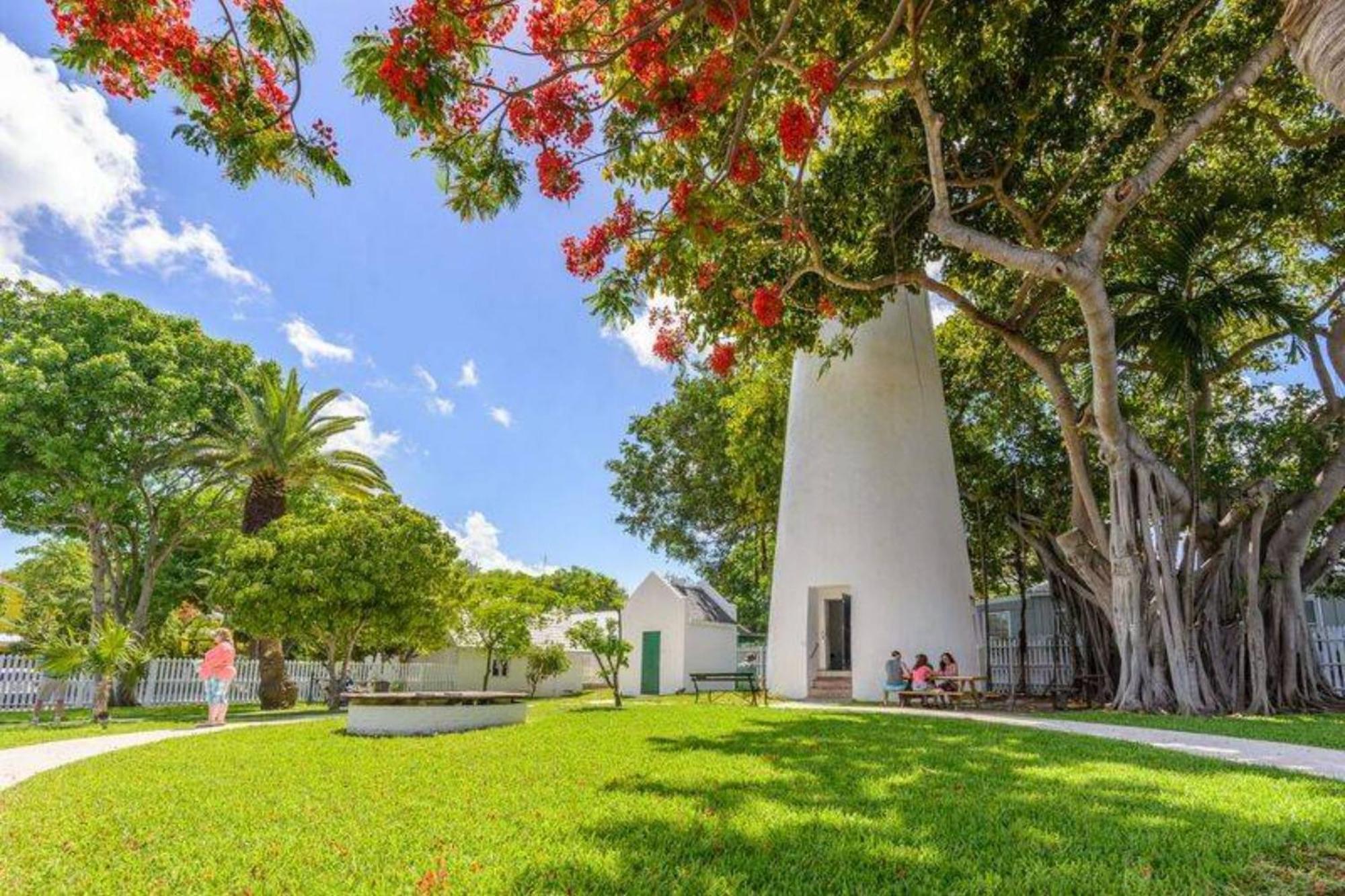 Holiday home Artist Garden By Avantstay Great Location W Balcony Outdoor Dining Shared Pool Bbq Week Long