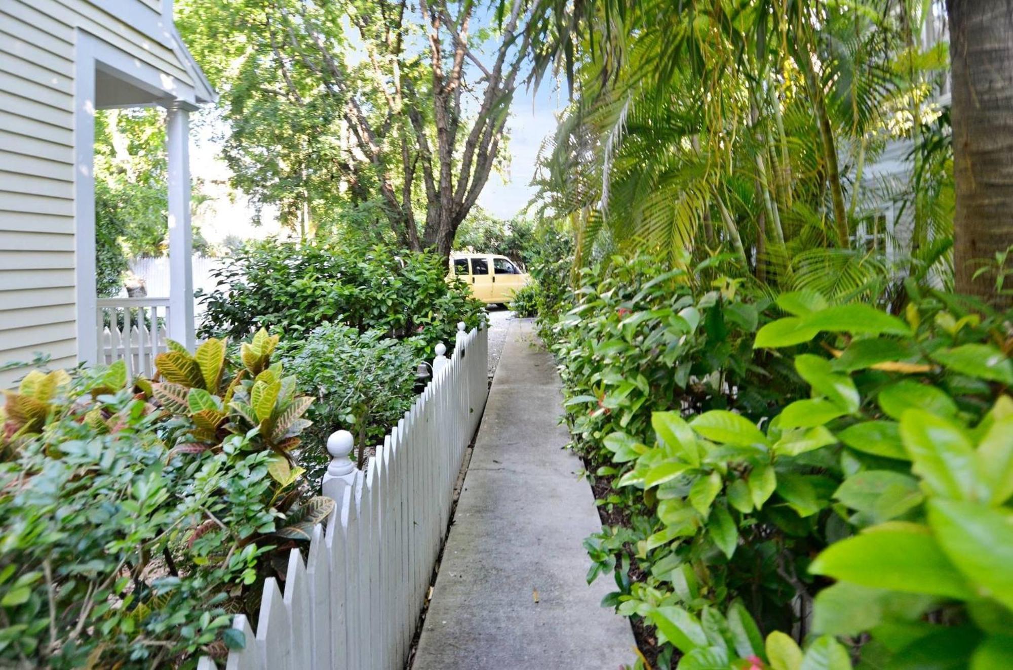 Artist Garden By Avantstay Great Location W Balcony Outdoor Dining Shared Pool Bbq Week Long *