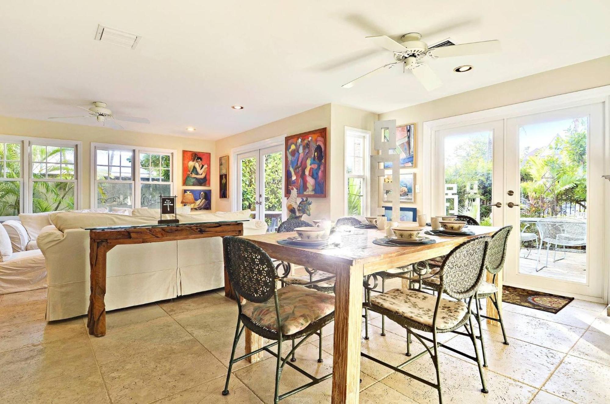 Holiday home Artist Garden By Avantstay Great Location W Balcony Outdoor Dining Shared Pool Bbq Week Long